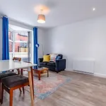 Stylish City Center Serviced Apartment In Bristol