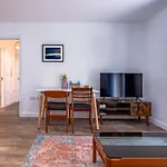Stylish City Center Serviced Apartment In Bristol