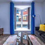 Stylish City Center Serviced Apartment In Bristol